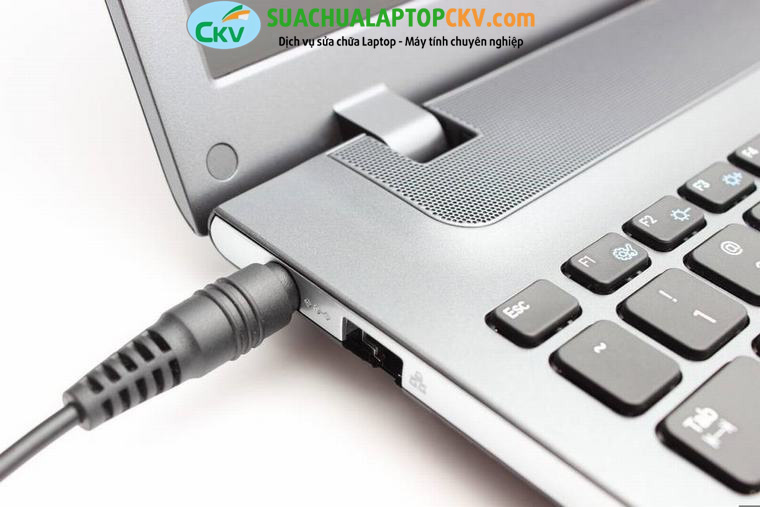 Cách Xử Lý Lỗi Sạc Laptop Không Vào Điện